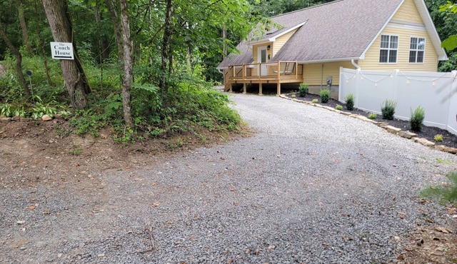 Cozy 2-bedroom rural coach house convenient to I-75 and the Knoxville area.