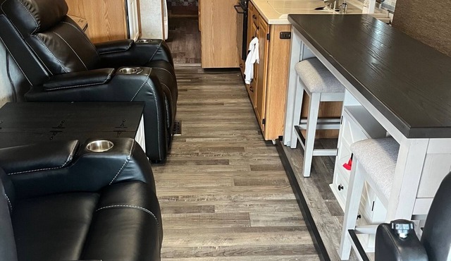 Cozy 36’ Motorhome RV in Ocean Springs, MS.