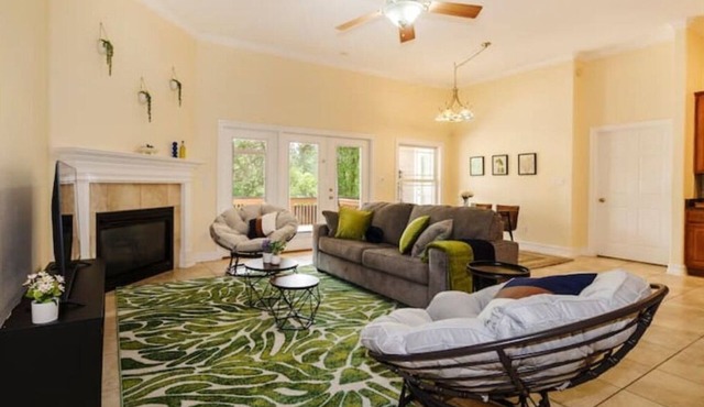 Cozy 4 bd Corn-hole Spacious