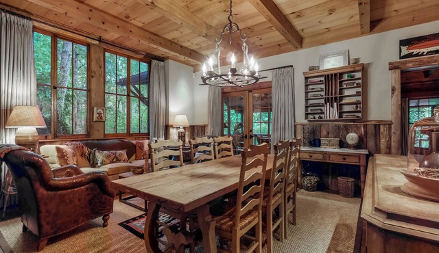 Cozy 4-bedroom cabin - 4 Minutes from Downtown Highlands