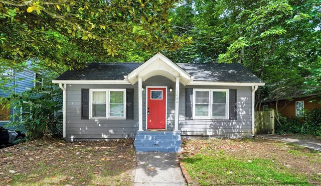 Cozy Atlanta Haven | 3 BR w/Fenced Backyard