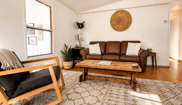 Cozy basecamp minutes from waterfalls, hiking and climbing