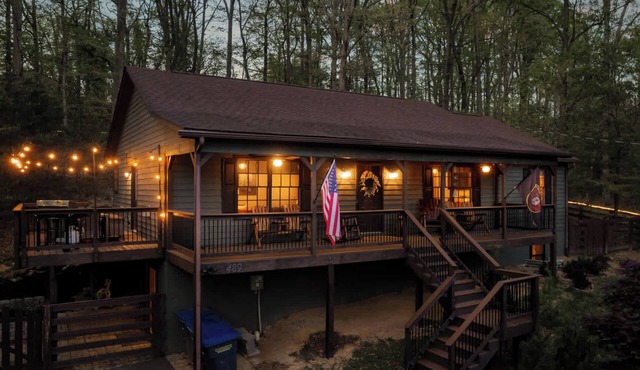 Cozy Bear Cabin | Hot Tub, Fenced Yard, Game & Theatre Rooms + THREE KING BEDS!