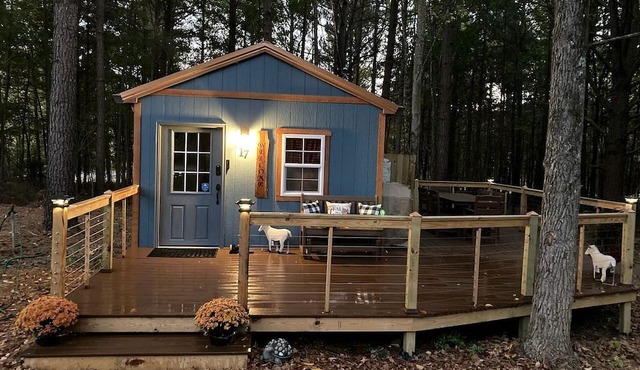 Cozy Cabin near Kentucky Lake - Amazing Glamping Rental in Big Sandy, Tennessee
