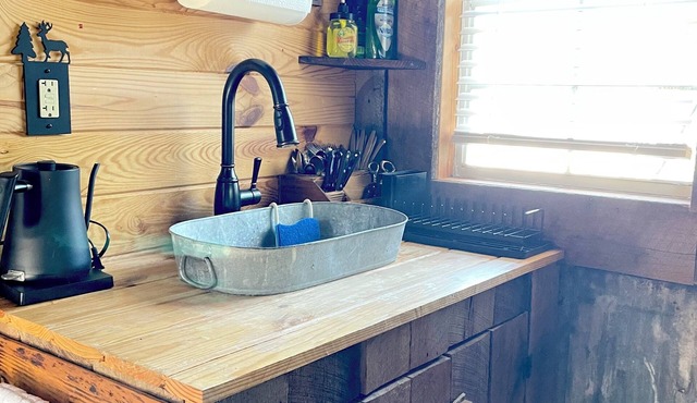 Cozy cabin with mountain Veiw And outdoor showers