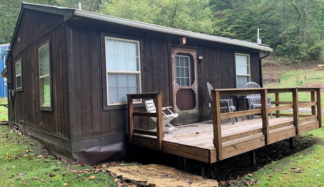 Cozy cabin with WiFi and AC in Eidson, TN, close to Rogersville, Sneedville