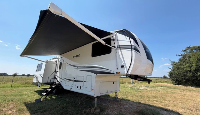 Cozy Camper for Work Travelers & Families