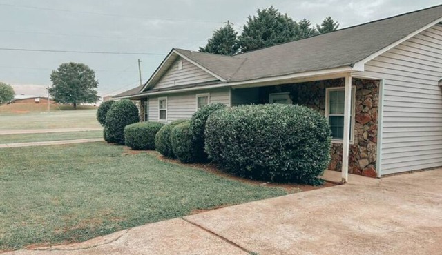 Cozy Cedartown Retreat