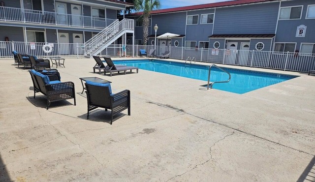 Cozy Condo Steps from the Gulf. Private, quiet but minutes from everything.