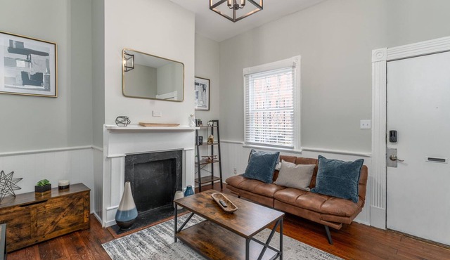 Cozy Cottage w/Courtyard & Close to Forsyth