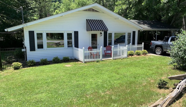 Cozy Creek side 3 Bedroom Home