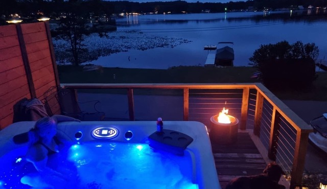 Cozy lakeside home in Three Rivers, great for an outdoorsy bunch!