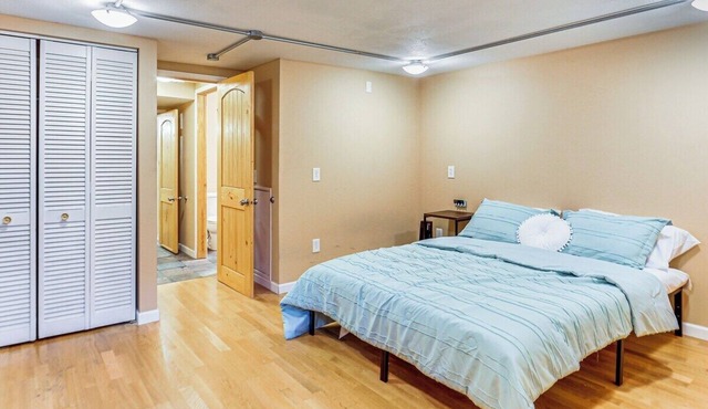 Cozy Loft Studio in a Triplex, near SouthSideWorks