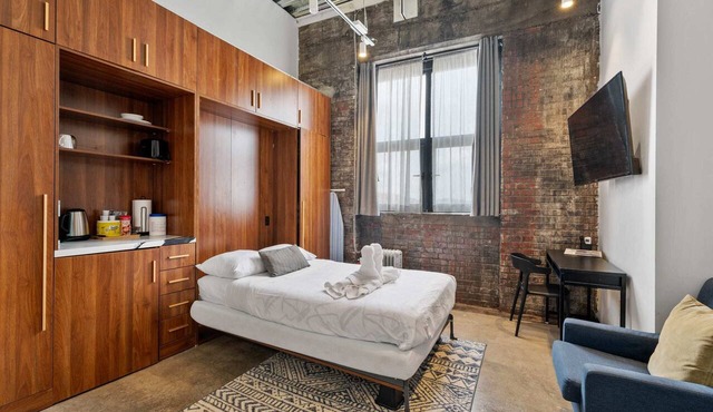 Cozy! Micro Loft apartment Shadyside, sleeps 1