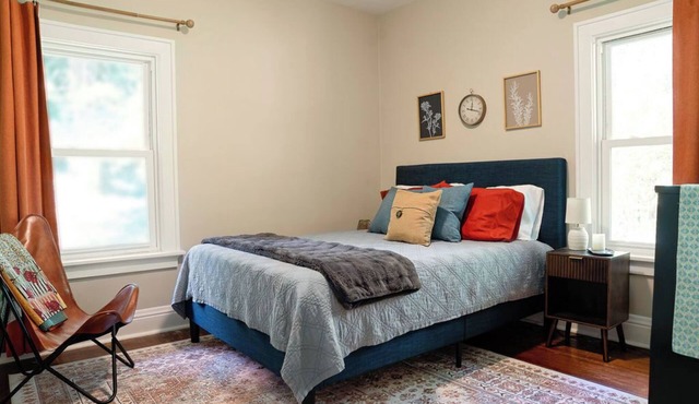 Cozy Modern 2 Bedroom House Near Downtown Cincinnati in Historic Westwood