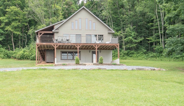 Cozy mountain escape/4 bdrm2bath/10mi to Bedford Springs/PickleBall & Basketball