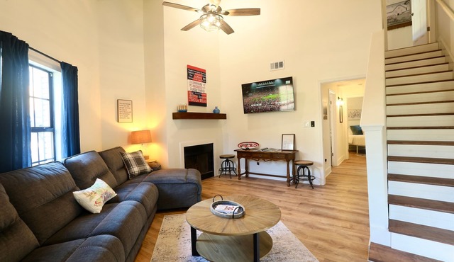 Cozy Oxford Cottage - Close to mTrade Park and OM Golf Course!