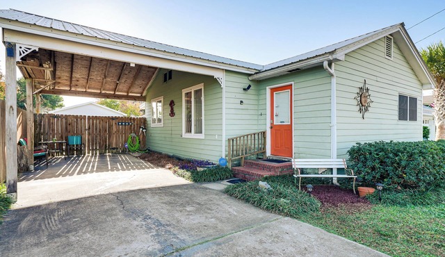 Cozy PCB Cottage ~ 1 Block to Beach!