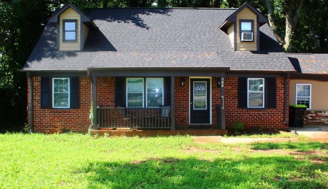 Cozy, Relaxing 4-Bedroom House in Forest Park
