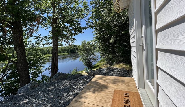 Cozy River Cottage on the Old Abe Chippewa River.