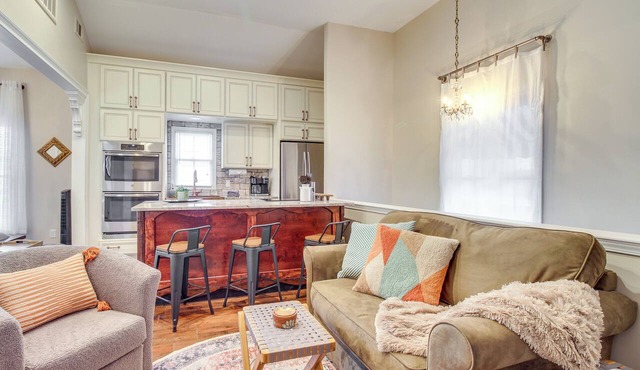 Cozy Savannah Vacation Rental w/Fenced Courtyard!