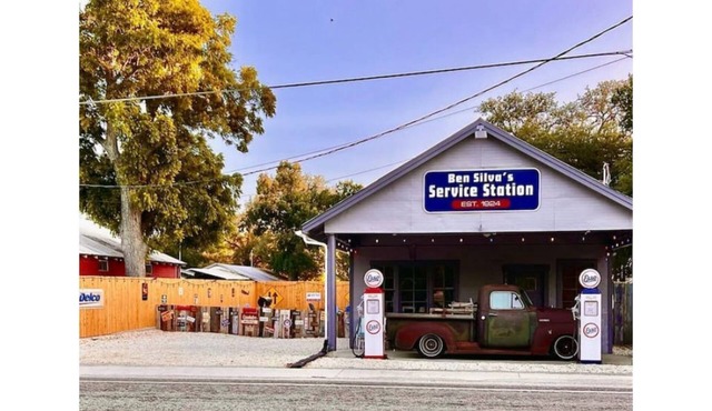 Cozy Service Station in the heart of Staples
