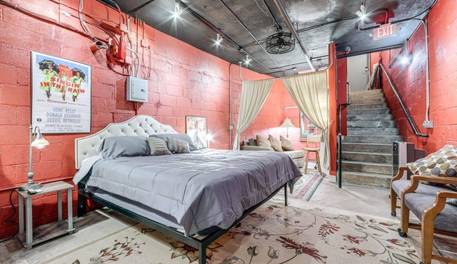 Cozy Single at The Strand