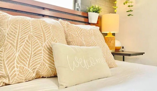 Cozy Studio + Secluded Courtyard, 5 mins to dwntwn, SEU, FSC Lake Hollingsworth!