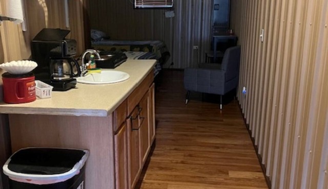 Cozy studio shotgun apartment in the heart of the Ozarks