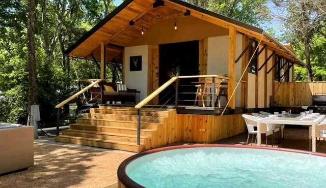 Cozy Texan Cabin, Perfect for a Weekend Getaway