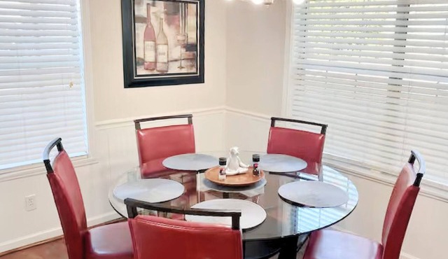 Cozy Townhome Tuscaloosa, 2-Bedroom, Walk to Campus Stadium & Downtown Strip