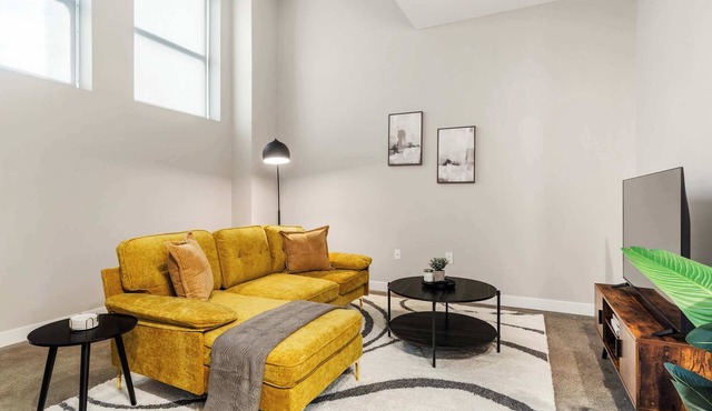 CozySuites Textile | Modern 1BR