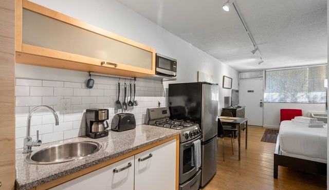 (CPE) Safe + Quiet Studio w/Comfortable Bed