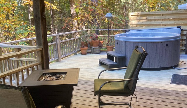Craftsman Mountain Top Cabin with Views, Hot Tub, Fire Pit. DISCOUNTED RATES