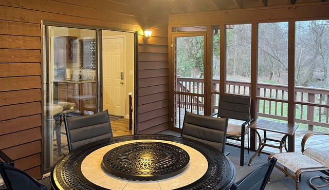 Creekfront Cabin Near Chattanooga w/Hot Tub!
