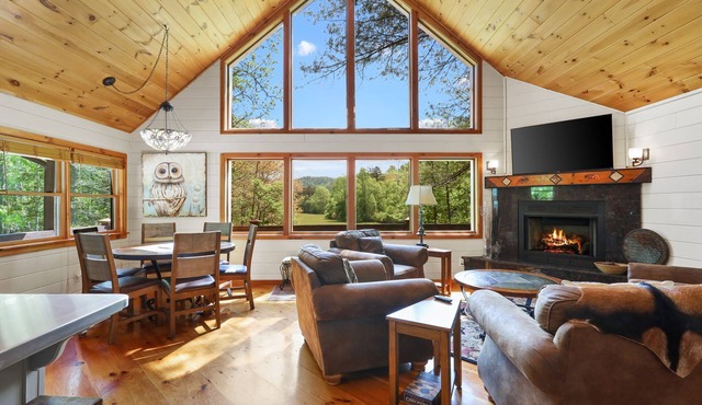CreekFront Cabin- 4 Acres- FirePit & Place- Game Tables- Private Yet Close to BR