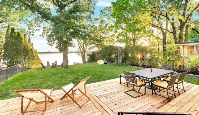 Crescent Cottage - 3 Bedroom 1.5 Bath with Firepit, Lake Toys, and Sunset Views
