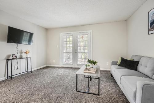 Crest at East Cobb 1830B Comfort spacious 2Bd 2Bt