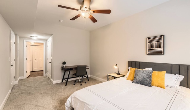 Crest at Midtown 4218 l 1 bedroom 1 Bathroom