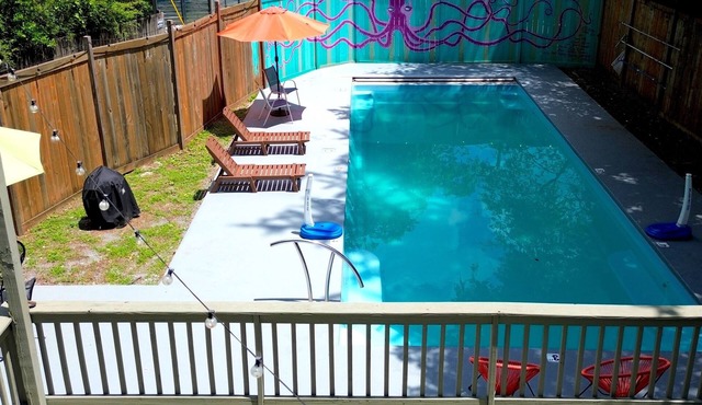 Crestwood Bungalow- Pet friendly w/heated POOL