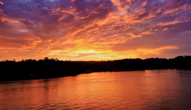 Crooked Creek Retreat Escape Relax Breathe on Lewis Smith Lake in Crane Hill AL