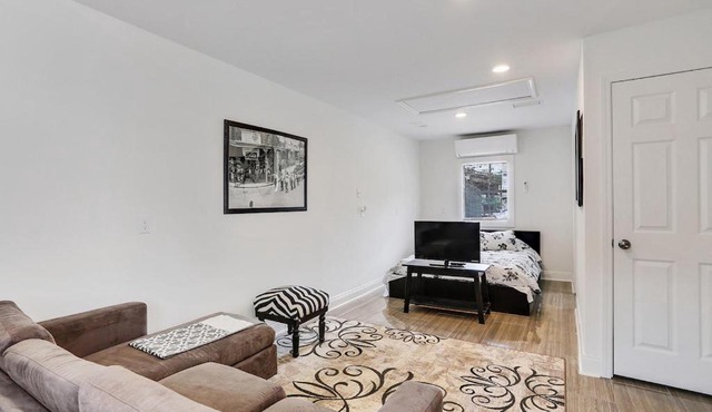 Cute Studio 7blocks from French Q steps to Jazz venues, free gated parking included