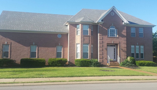 David's Fun House - Sleeps 24. Pool Table, Ping Pong, Piano. 5 Bedrooms, 3 Baths