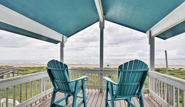Deck + Large Yard: Oceanfront Surfside Beach Home! in Surfside Beach