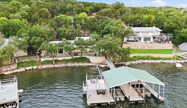 Deepwater Delight- Dock, Firepit & Patio overlooking the lake