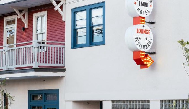 Dew Drop Inn Hotel & Lounge