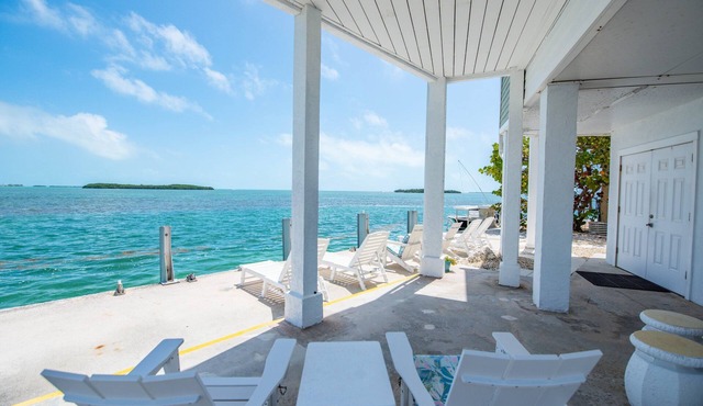 Direct Oceanfront Cudjoe Key Escape 56' Dock, Ocean Views, Kayaks, Bikes & Pool