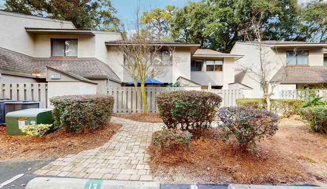 Dog Friendly Condo with Fast WiFi, a Patio, & Shared Pool Walk to the Beach