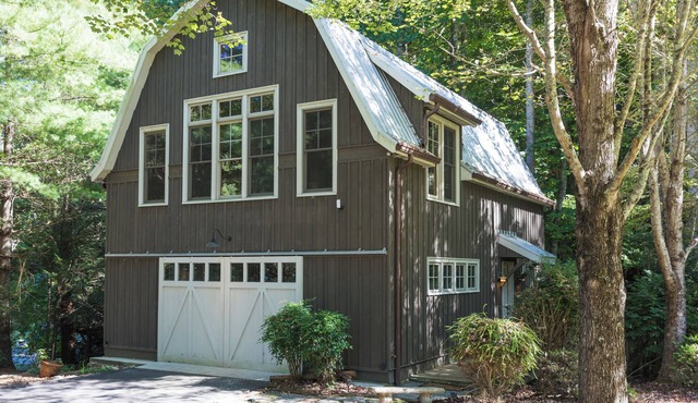 Dog Friendly Mountain Cottage with WiFi and AC