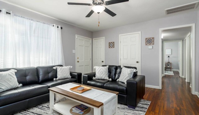Double Diamond Rentals- Remodeled spacious 4bd-AFB